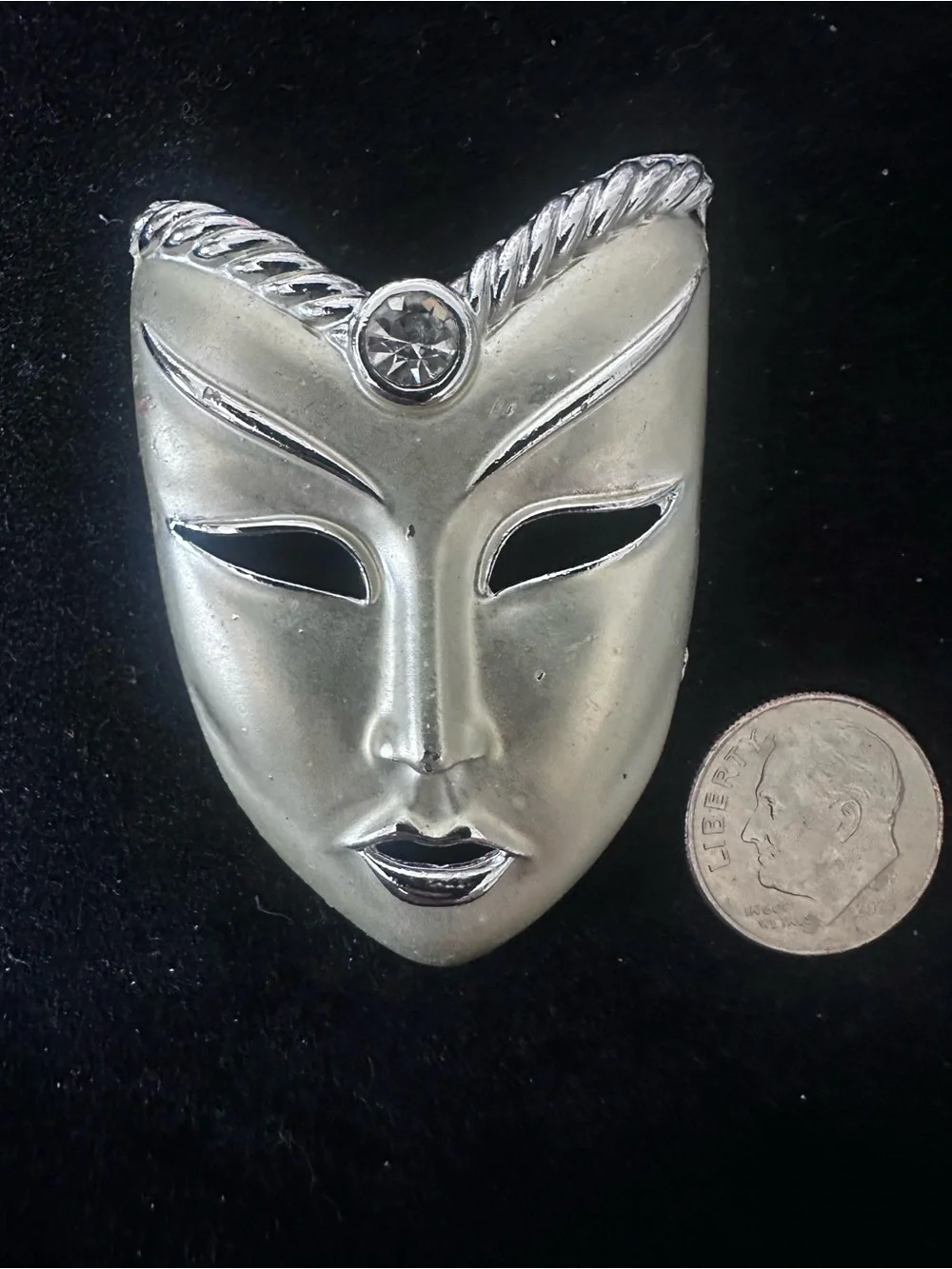 535- Vtge. style mask brooch